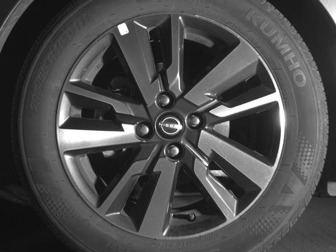 Used 2025 Nissan Versa SV FWD image 12