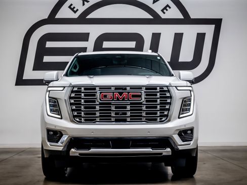 Used 2025 GMC Yukon Denali w/ Denali Reserve Package image 3