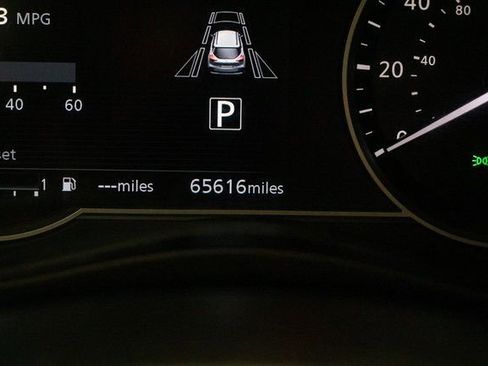 Used 2020 Nissan Kicks SR image 29