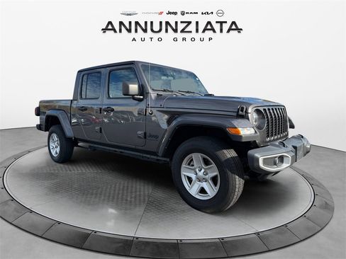 Used 2022 Jeep Gladiator Sport image 7
