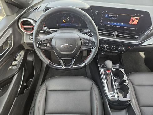Used 2025 Chevrolet Trax RS FWD image 31