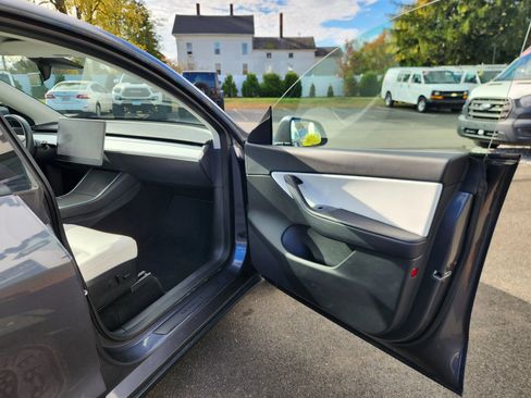 Used 2020 Tesla Model Y Long Range image 36