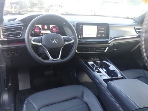 Used 2024 Volkswagen Atlas Cross Sport SEL image 17