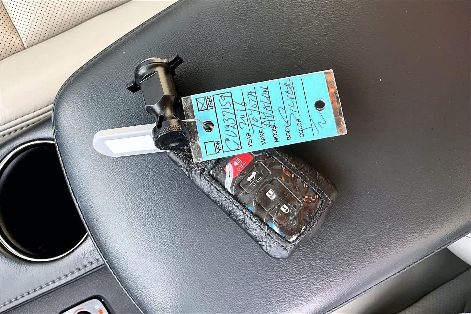 Used 2016 Toyota Avalon Limited w/ Toyota Safety Sense Package FWD image 15