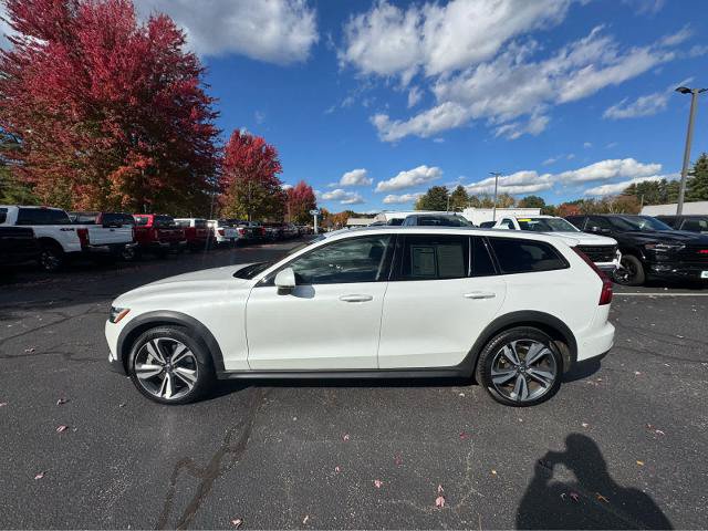 Used 2025 Volvo V60 B5 Cross Country Plus AWD/4WD image 2