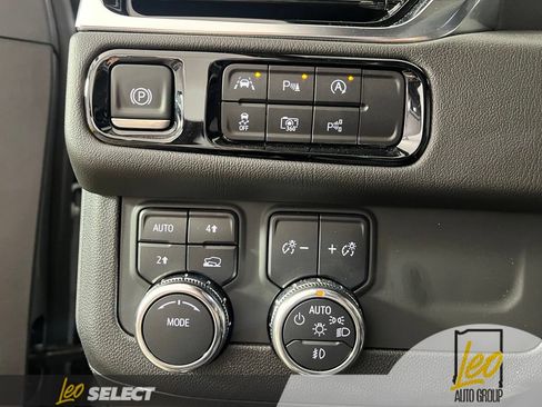 Used 2025 GMC Yukon Denali AWD/4WD image 28