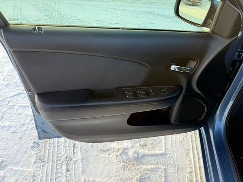 Used 2011 Chrysler 200 Touring w/ Cold Weather Group FWD image 10