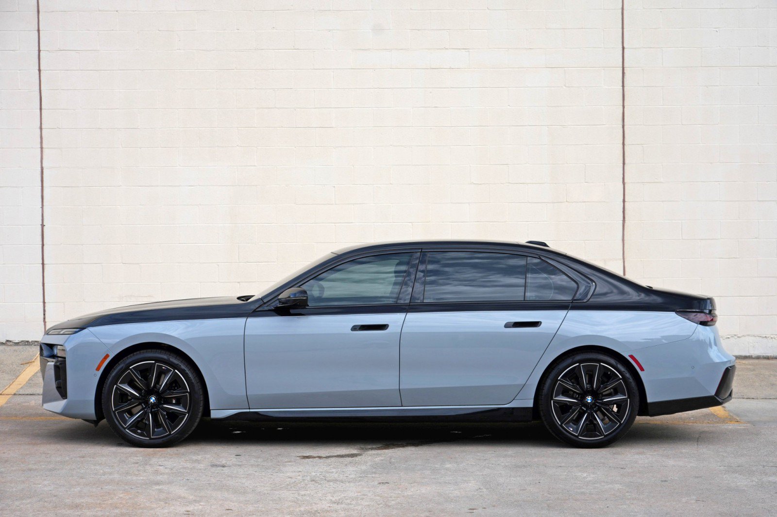 Used 2025 BMW 740i RWD image 60