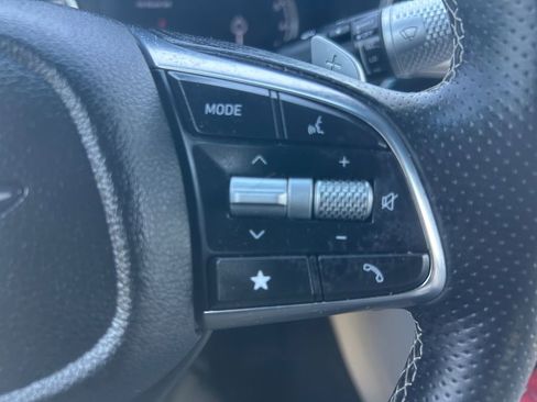 Used 2025 Genesis G70 2.5T AWD/4WD image 19