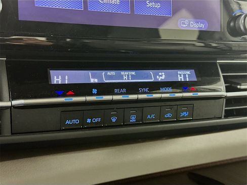 Used 2024 Toyota Sienna LE image 18