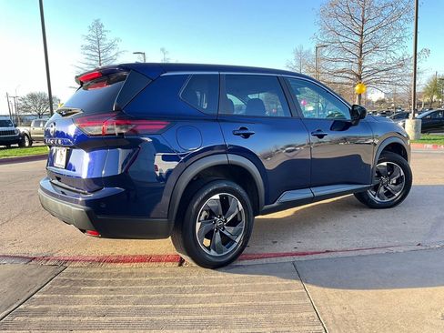 Used 2025 Nissan Rogue SV image 6