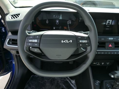 New 2025 Kia K4 LXS image 15