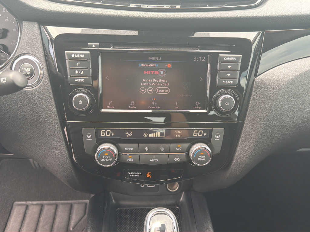 Used 2022 Nissan Rogue Sport SV AWD/4WD image 38