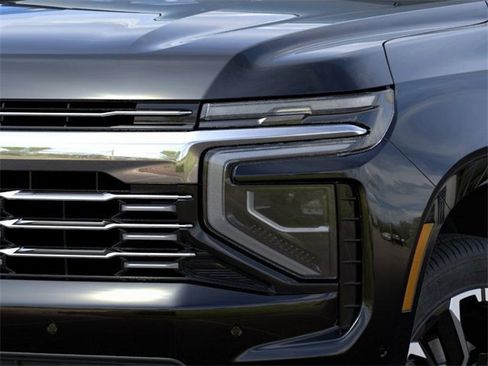 New 2025 Chevrolet Suburban Premier image 11