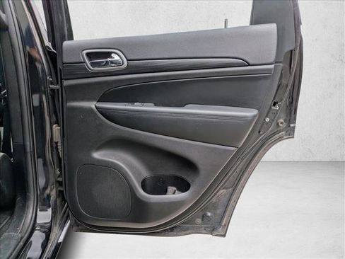 Used 2019 Jeep Grand Cherokee Altitude image 14