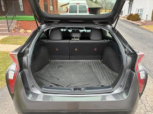 Used 2016 Toyota Prius Two image 10