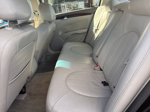 Used 2010 Buick Lucerne CXL image 29