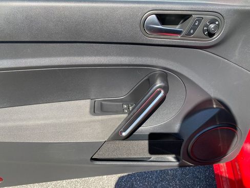 Used 2019 Volkswagen Beetle 2.0T SE image 11