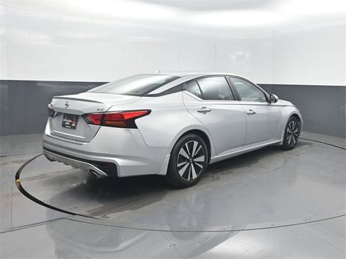 Used 2022 Nissan Altima 2.5 SV w/ SV Premium Package image 32