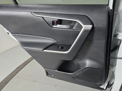 Used 2020 Toyota RAV4 XLE w/ Carpet Mat Package image 25