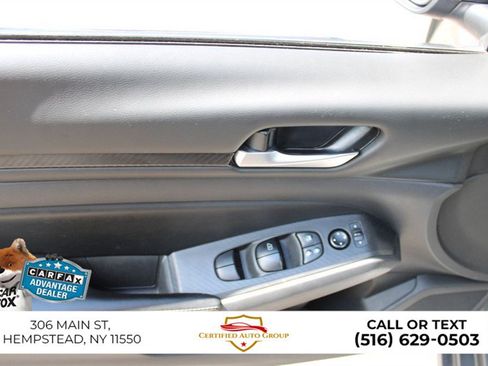 Used 2024 Nissan Altima 2.5 SV FWD image 12