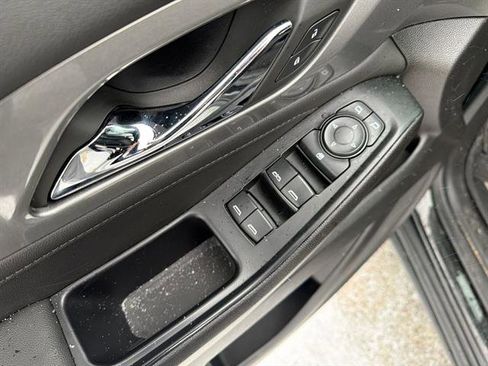 Used 2023 Chevrolet Traverse LT image 39