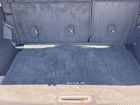 Used 2024 Nissan Rogue SV image 4