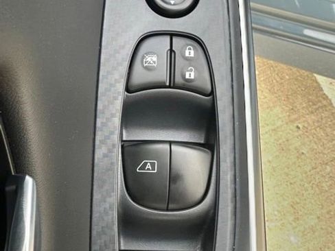 Used 2025 Nissan Sentra SR w/ SR Premium Package image 14