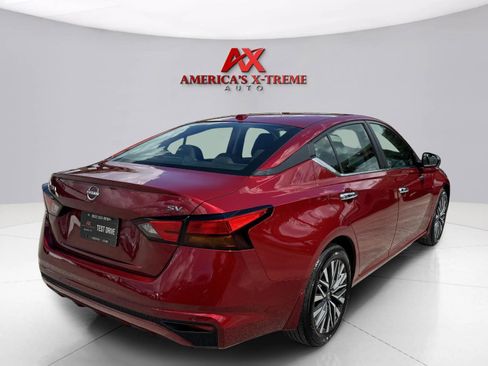 Used 2024 Nissan Altima 2.5 SV FWD image 5