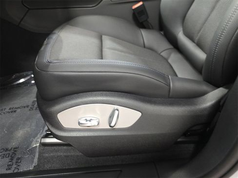 Used 2024 Porsche Macan image 23