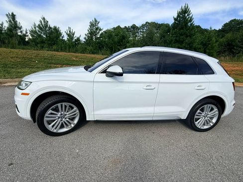 Used 2018 Audi Q5 Prestige w/ Prestige Package AWD/4WD image 2