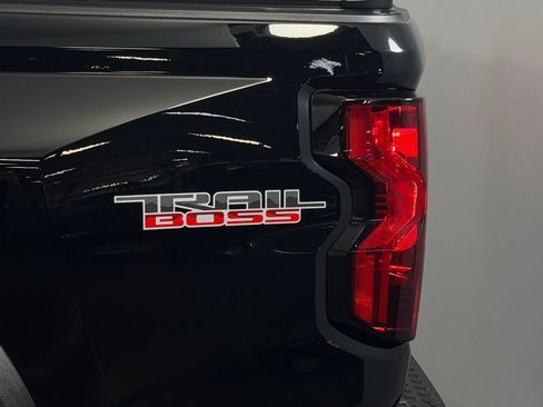 Used 2025 Chevrolet Colorado Trail Boss image 14