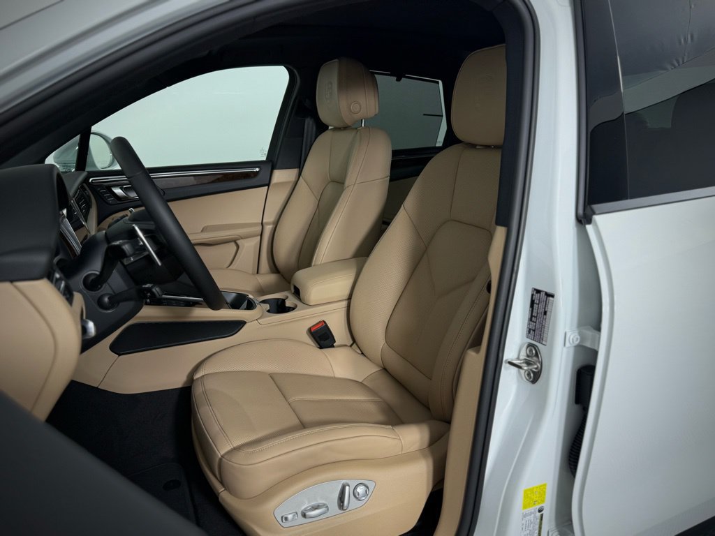Used 2026 Porsche Macan AWD/4WD image 5