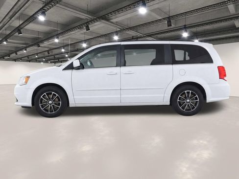 Used 2017 Dodge Grand Caravan SXT FWD image 6