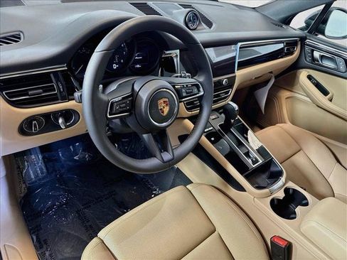 Used 2026 Porsche Macan AWD/4WD image 4