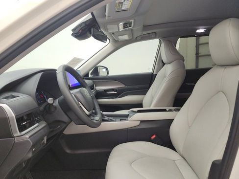 Certified 2024 Toyota Grand Highlander XLE image 26