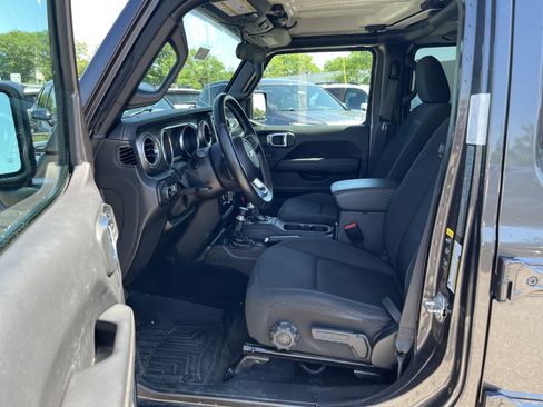 Used 2021 Jeep Wrangler Unlimited Sahara AWD/4WD image 18