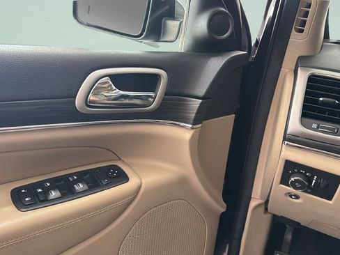 Used 2019 Jeep Grand Cherokee Limited AWD/4WD image 20
