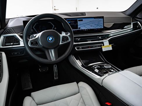 New 2026 BMW X5 xDrive50e w/ M Sport Package AWD/4WD image 4
