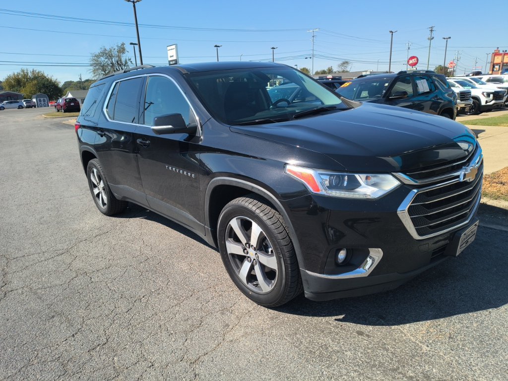 Used 2021 Chevrolet Traverse LT w/ LT Premium Package AWD/4WD image 3