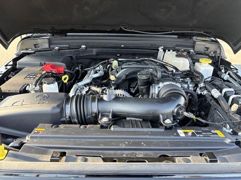 Certified 2023 Jeep Gladiator Willys image 36