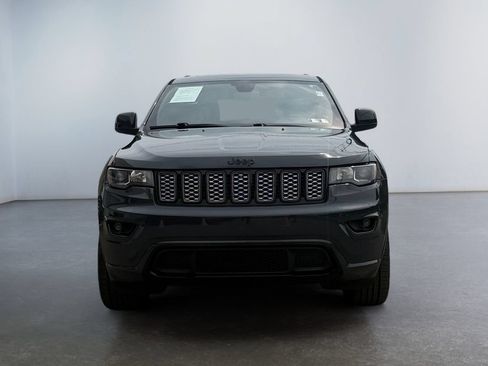 Used 2018 Jeep Grand Cherokee Altitude RWD image 2