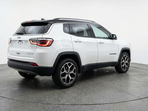 Used 2025 Jeep Compass Limited image 9