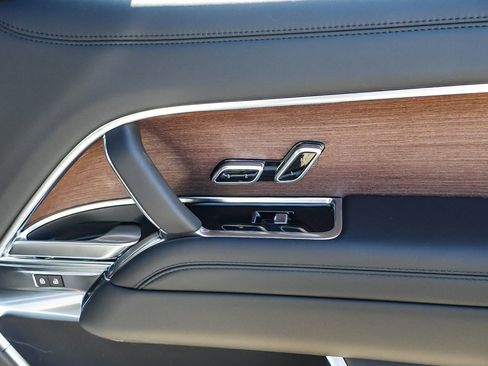 New 2025 Land Rover Range Rover SE image 19