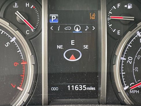 Used 2024 Toyota 4Runner TRD Off-Road Premium w/ Off Road Premium Plus Package image 11