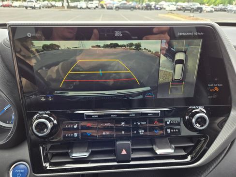 Used 2021 Toyota Highlander Platinum AWD/4WD image 19