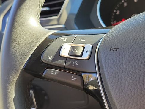 Certified 2020 Volkswagen Tiguan SE image 24