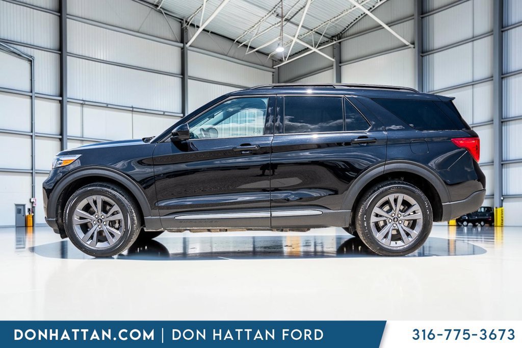 Used 2023 Ford Explorer XLT w/ Equipment Group 202A AWD/4WD image 2