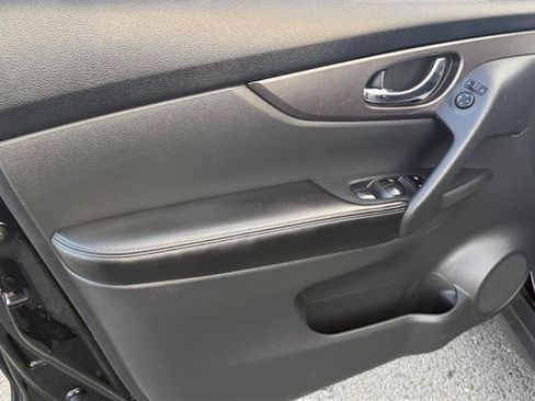 Used 2015 Nissan Rogue S AWD/4WD image 29