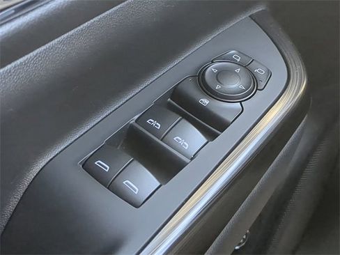 Used 2023 GMC Acadia SLT image 30